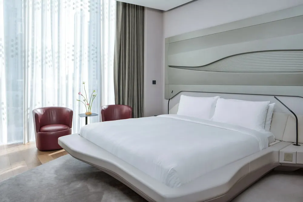Beyond ME + Suite with Burj Khalifa View and Jacuzzi (2+1)