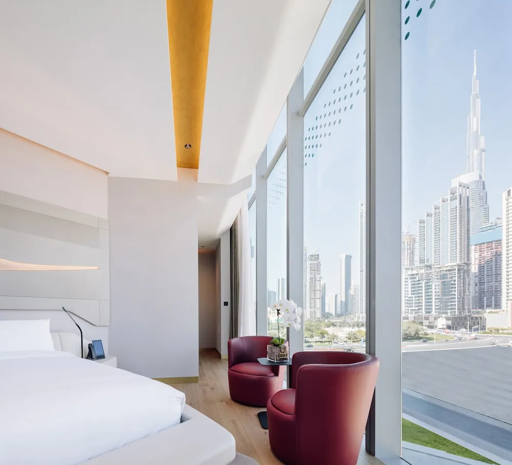 Beyond ME + Suite with Burj Khalifa View and Jacuzzi (2+1)