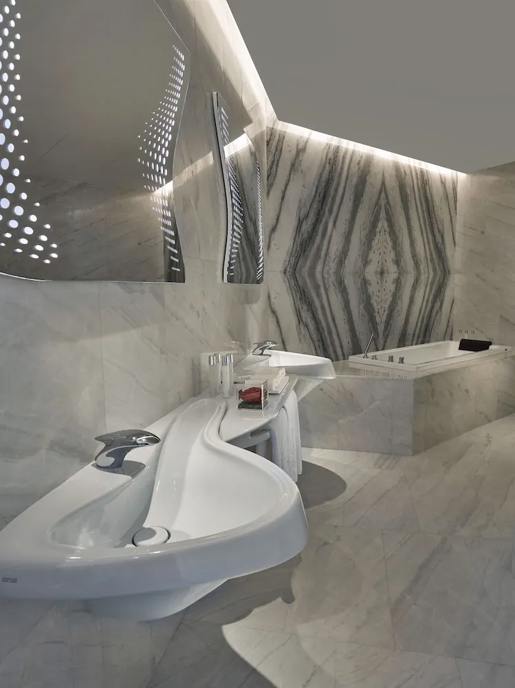Beyond ME + Suite with Burj Khalifa View and Jacuzzi (2+1)