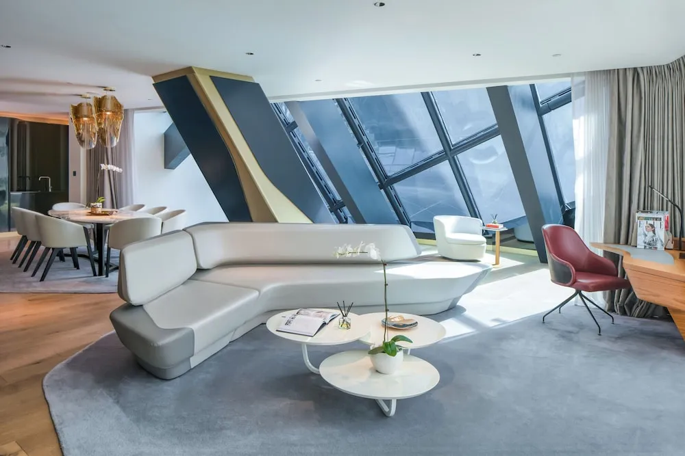 Beyond ME + Suite with Burj Khalifa View and Jacuzzi (2+1)