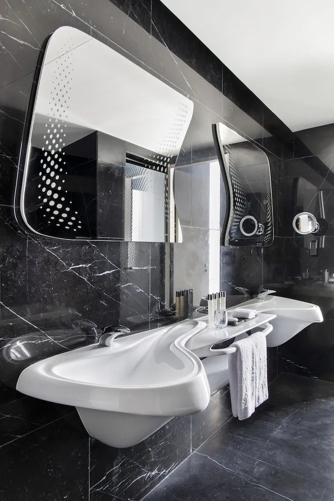 Studio ME + Suite with Burj Khalifa View and Jacuzzi