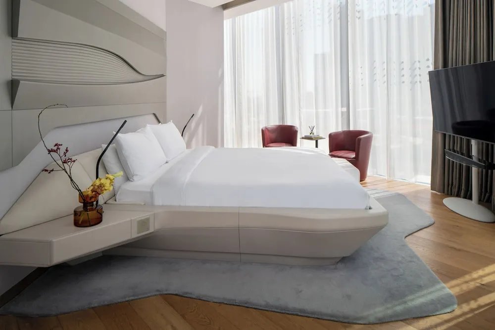 Beyond ME + Suite with Burj Khalifa View and Jacuzzi