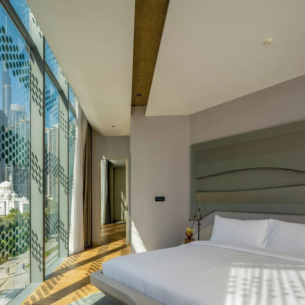 Beyond ME + Suite with Burj Khalifa View and Jacuzzi