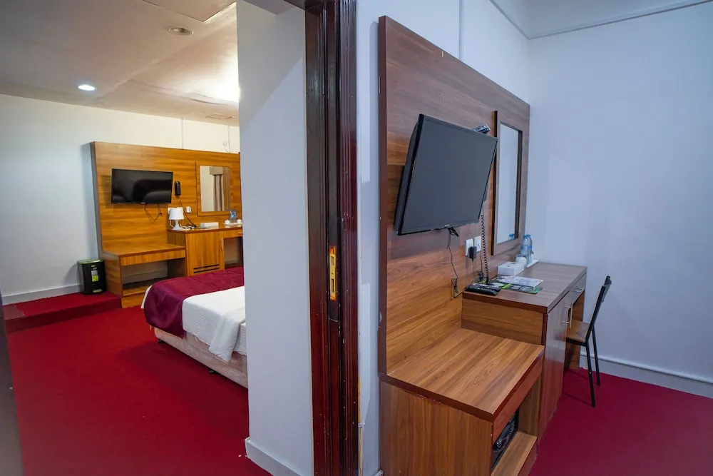 Family Tek Büyük Yataklı Oda