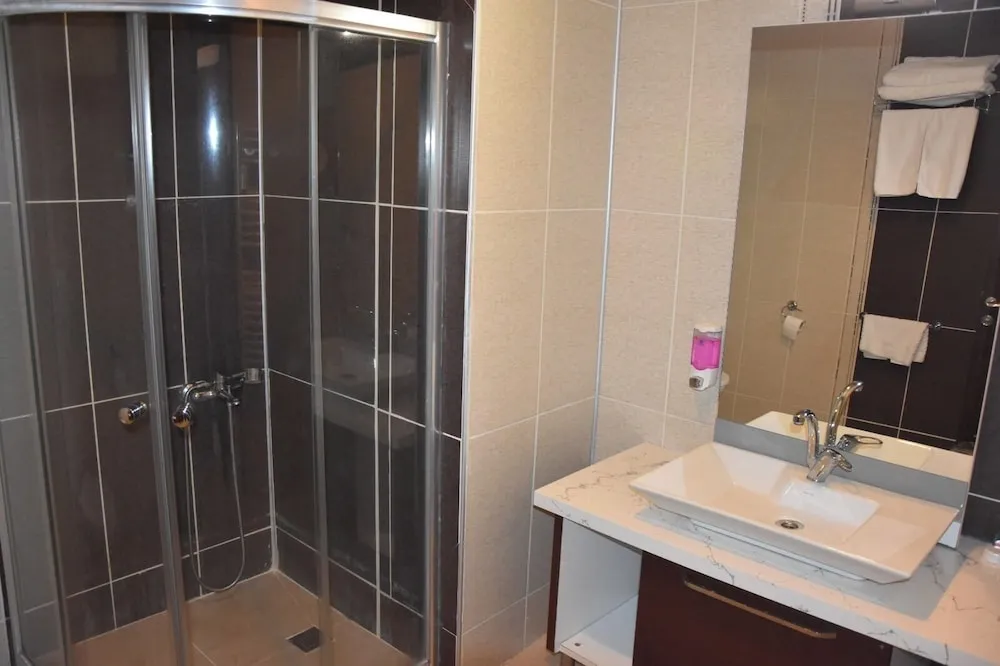 Standard Üç Kişilik Oda, Şehir Manzaralı