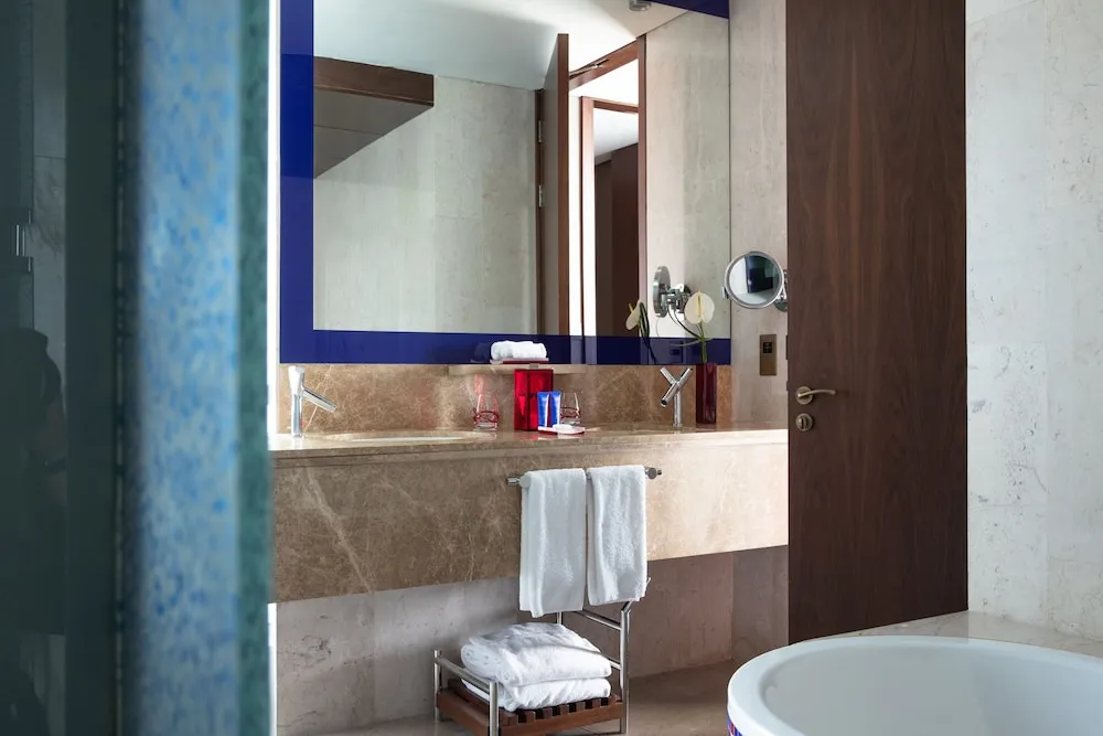 Premium Süit, Business Dinlenme Salonu Kullanımı (Shuttle to GGICO Metro, Mall & Beach)