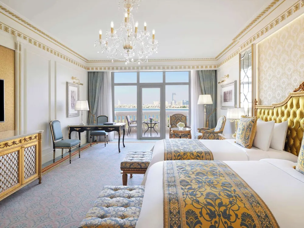 Raffles, Club İki Ayrı Yataklı Oda, 2 Tek Kişilik Yatak, Club Dinlenme Salonu Girişi