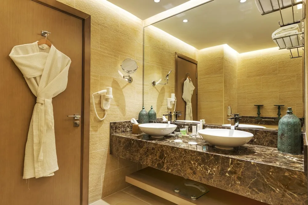 Deluxe Twin Room with Balcony and Hotel Private Beach Access