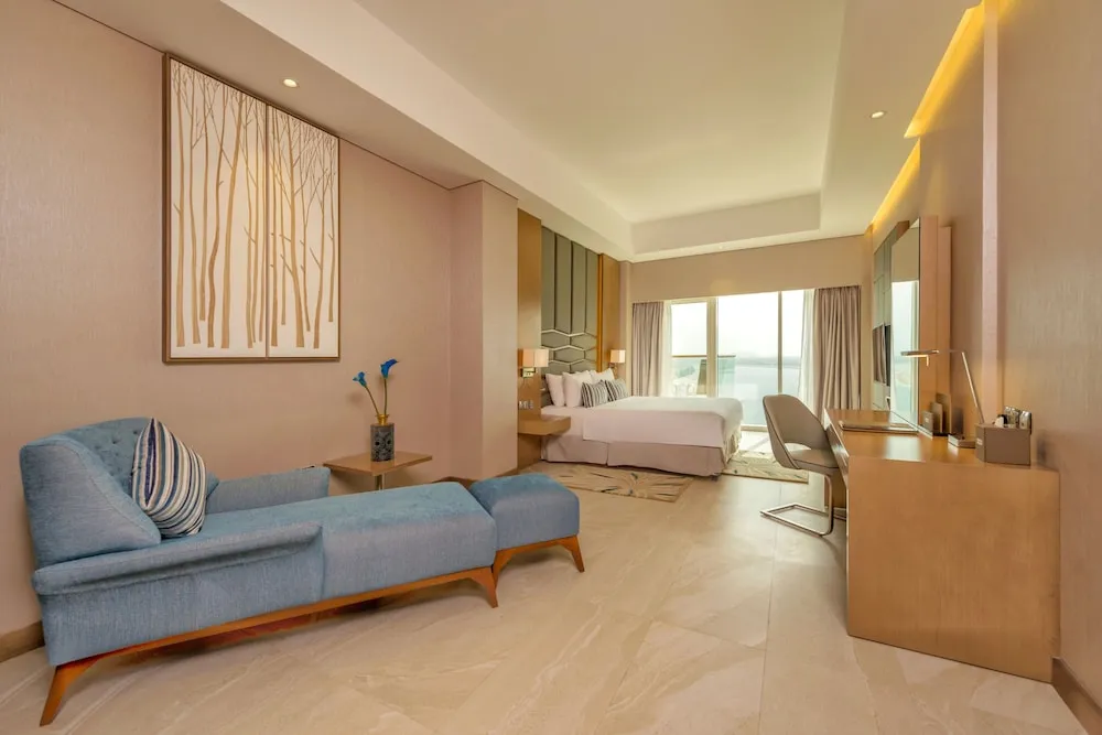 One-Bedroom Suite with Sea View and Hotel Private Beach Access