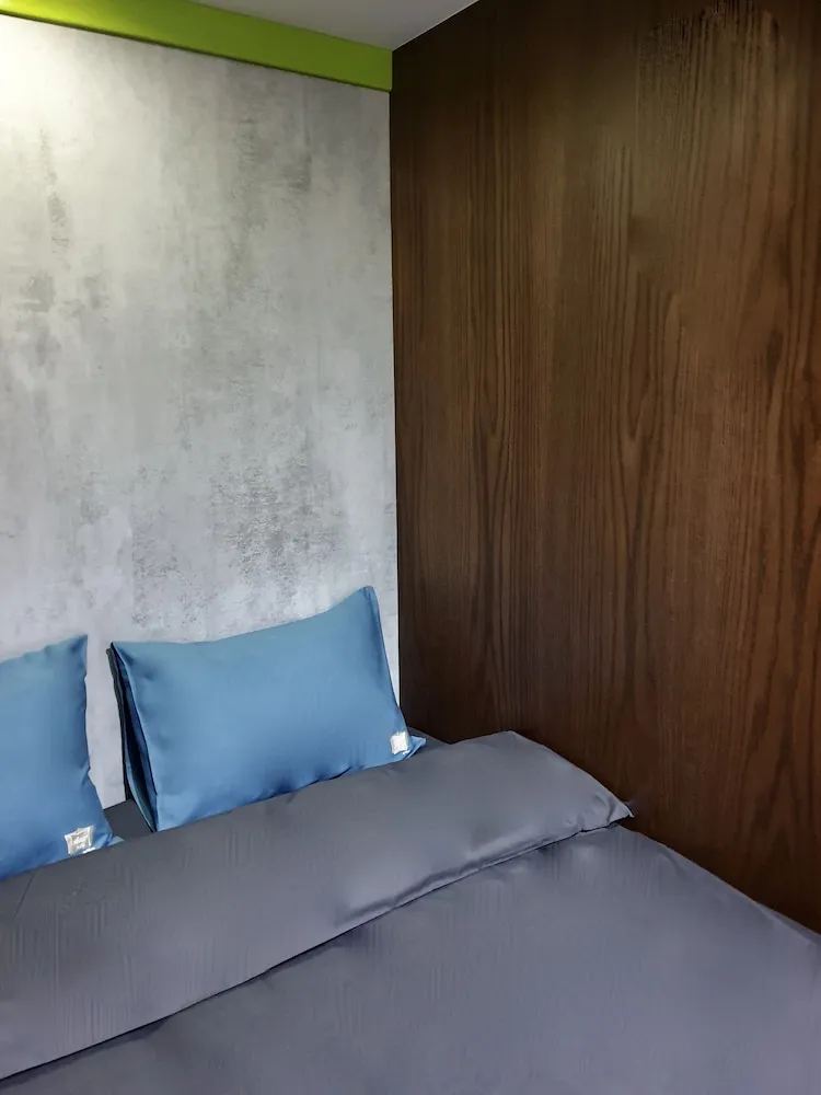 Double YAWN lite Cabin - 10 Hour Day Stay from 13:00-23:00 hrs (1pm-11pm)