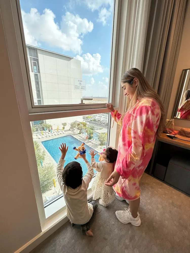 Family Interconnecting Rover Room - Free Shuttle service to JBR beach, IBN Battuta Mall and Parks