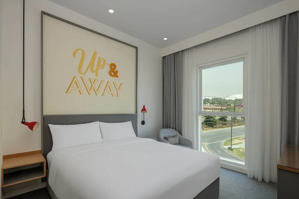 Family Interconnecting Rover Room - Free Shuttle service to JBR beach, IBN Battuta Mall and Parks