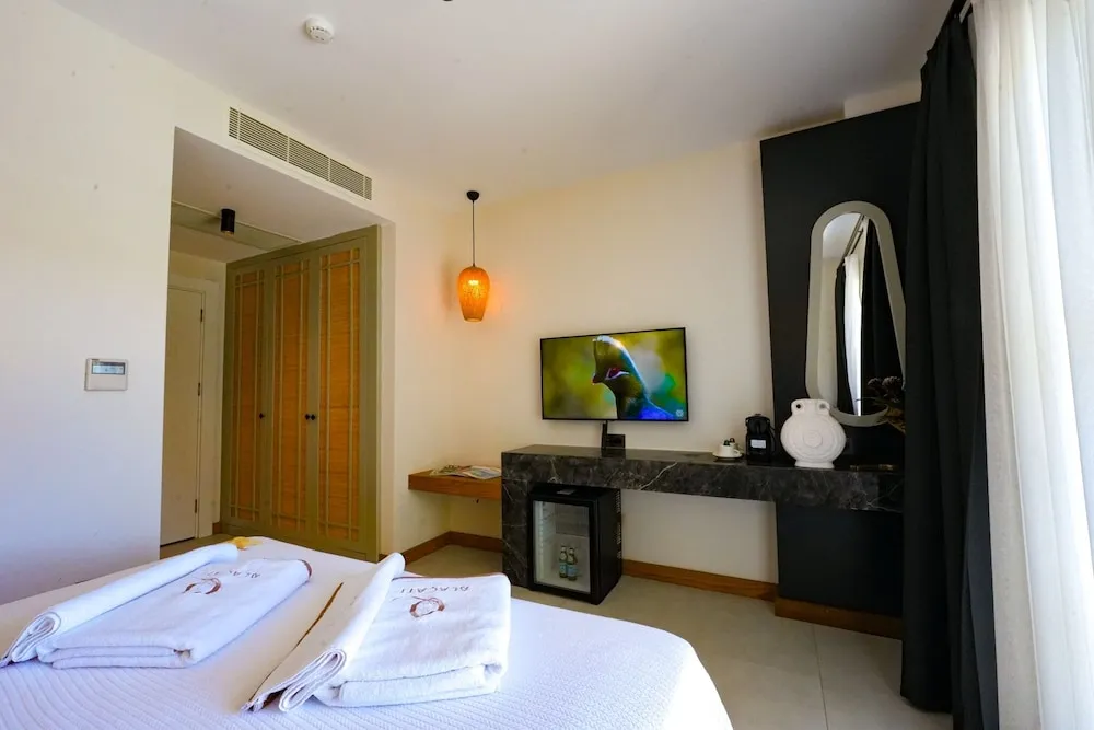 Deluxe Oda, Balkon, Havuz Manzaralı