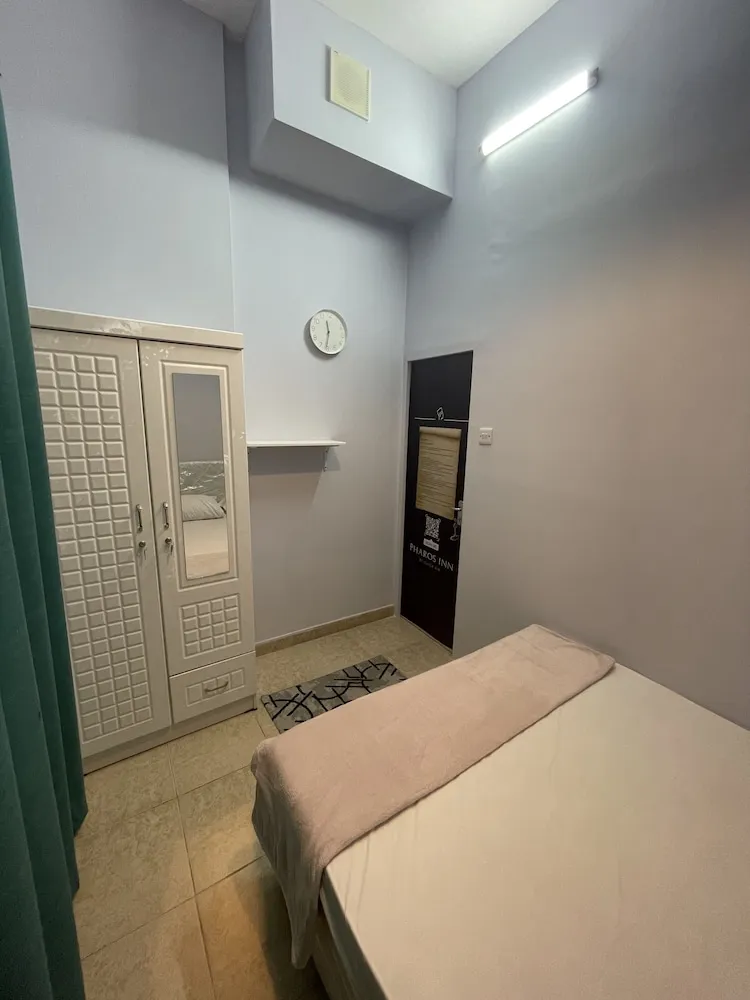 City Tek Büyük Yataklı Oda