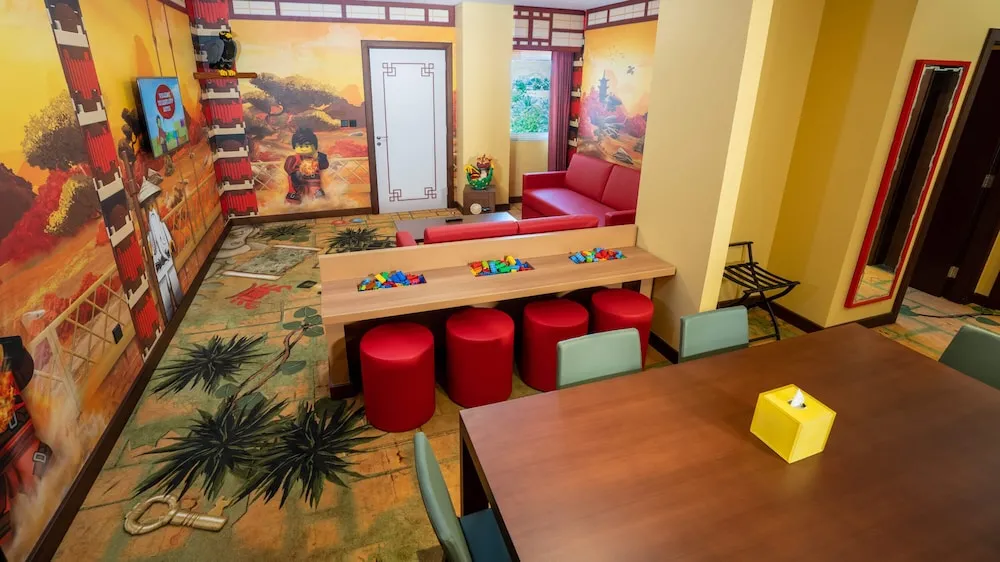 Family Süit (NINJAGO® Fully Themed Family Suite)