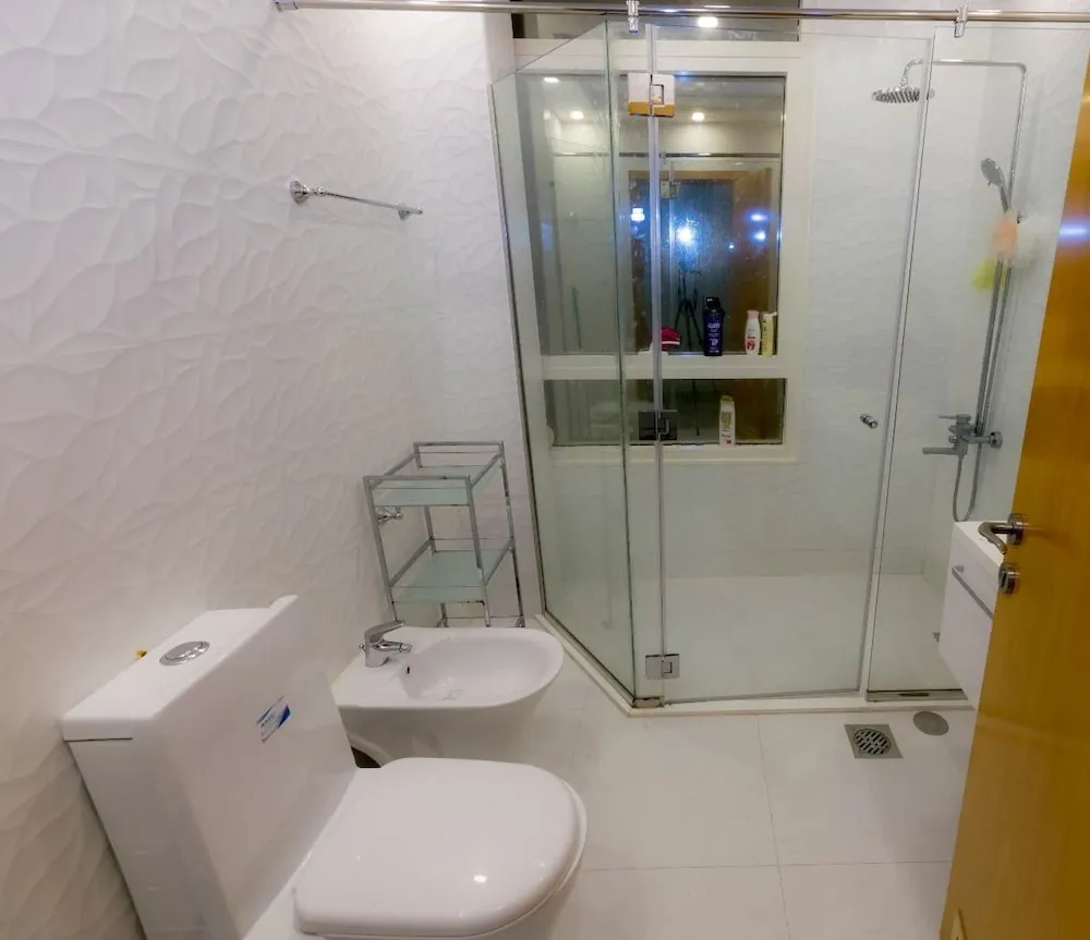 Basic Oda, Sadece kadınlar için, Kısmi Deniz Manzaralı, Kule
