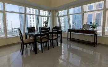 Marina Crown Tower