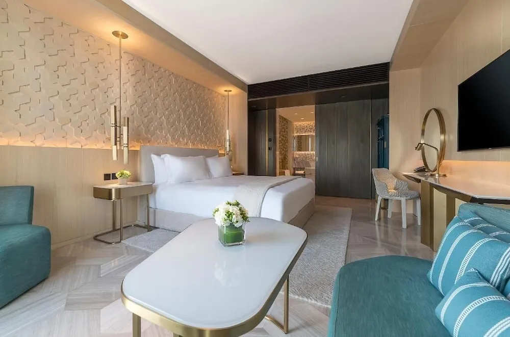 Luxury Oda
