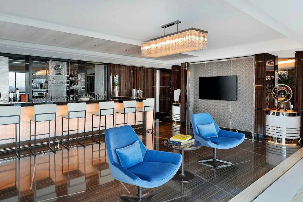 Presidential Suite with Sea View Club Lounge Evening Cocktail Hours, Private Balcony