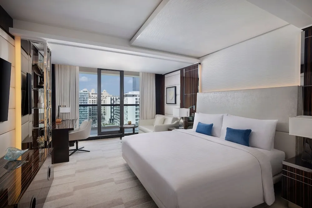 Presidential Suite with Sea View Club Lounge Evening Cocktail Hours, Private Balcony