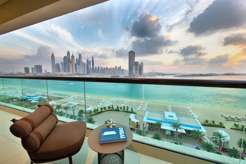 Presidential Suite with Sea View Club Lounge Evening Cocktail Hours, Private Balcony