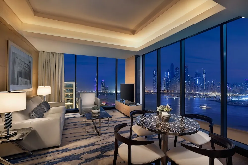 Palm Family Suite with Balcony and Sea View Club Lounge Evening Cocktail Hours, Private Balcony
