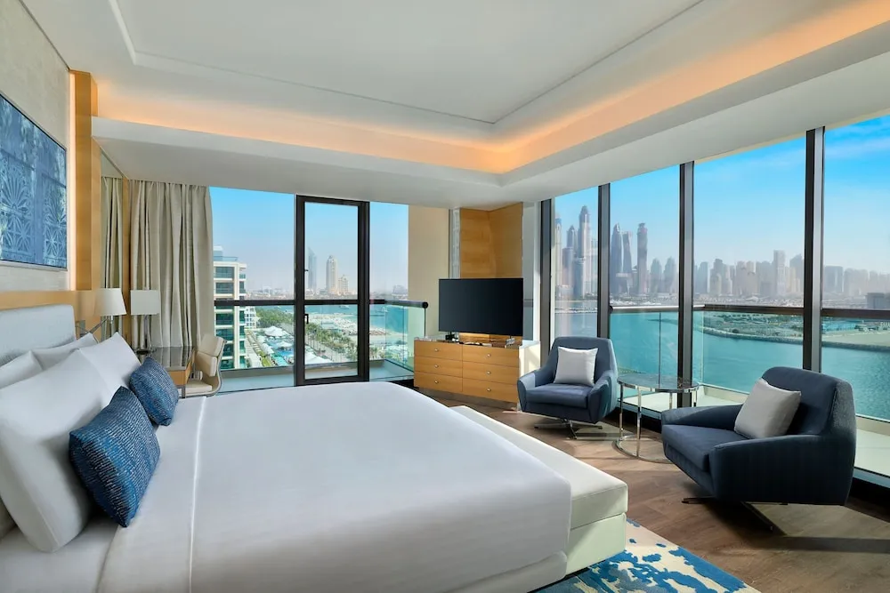 Palm Suite - King Bed Club Lounge- Evening Cocktail Hours, Private Balcony, Direct Access to Beach
