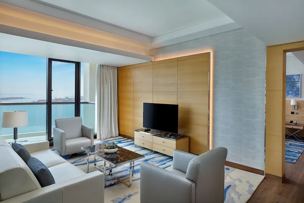 Executive King Suite with Sea View Club Lounge Evening Cocktail Hours, Private Balcony
