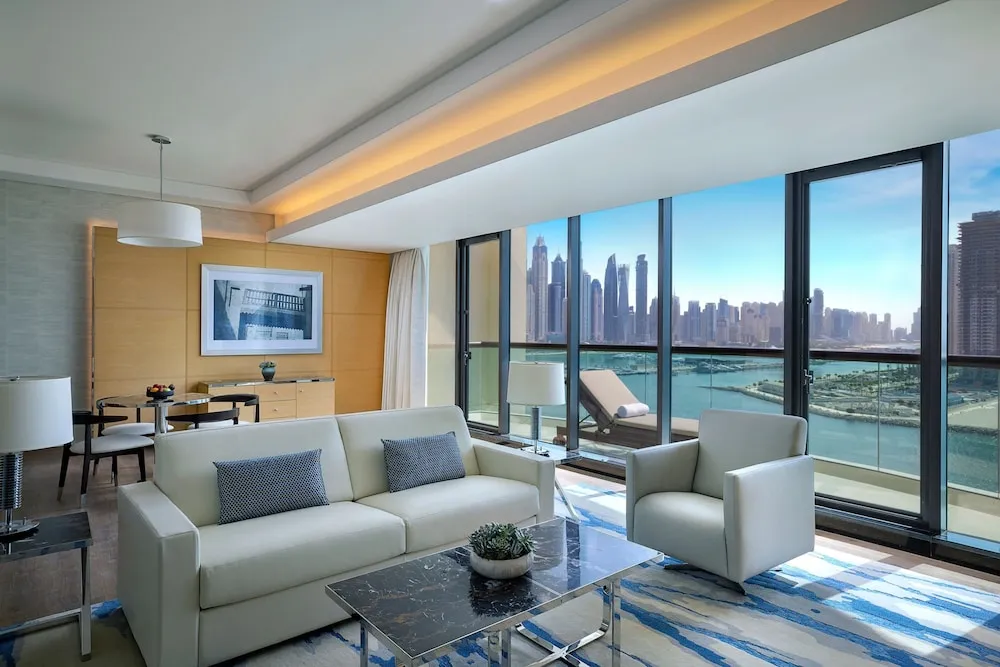 Executive King Suite with Sea View Club Lounge Evening Cocktail Hours, Private Balcony