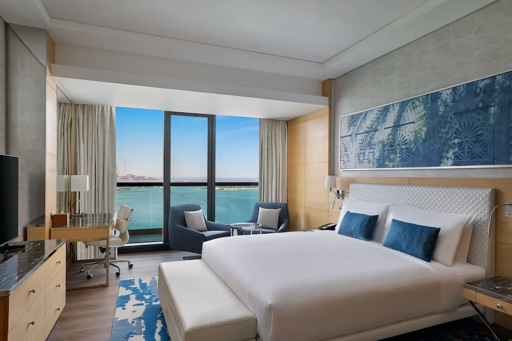 Executive King Suite with Sea View Club Lounge Evening Cocktail Hours, Private Balcony