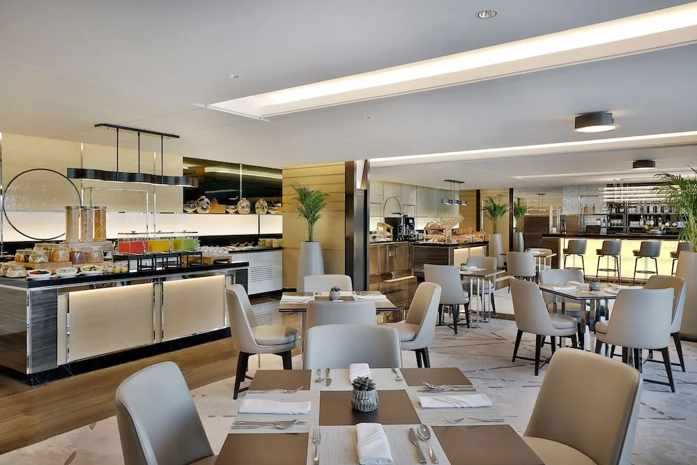 M Club King Bed Club Lounge with Evening Cocktail Hours, Private Balcony, Direct Access to Beach