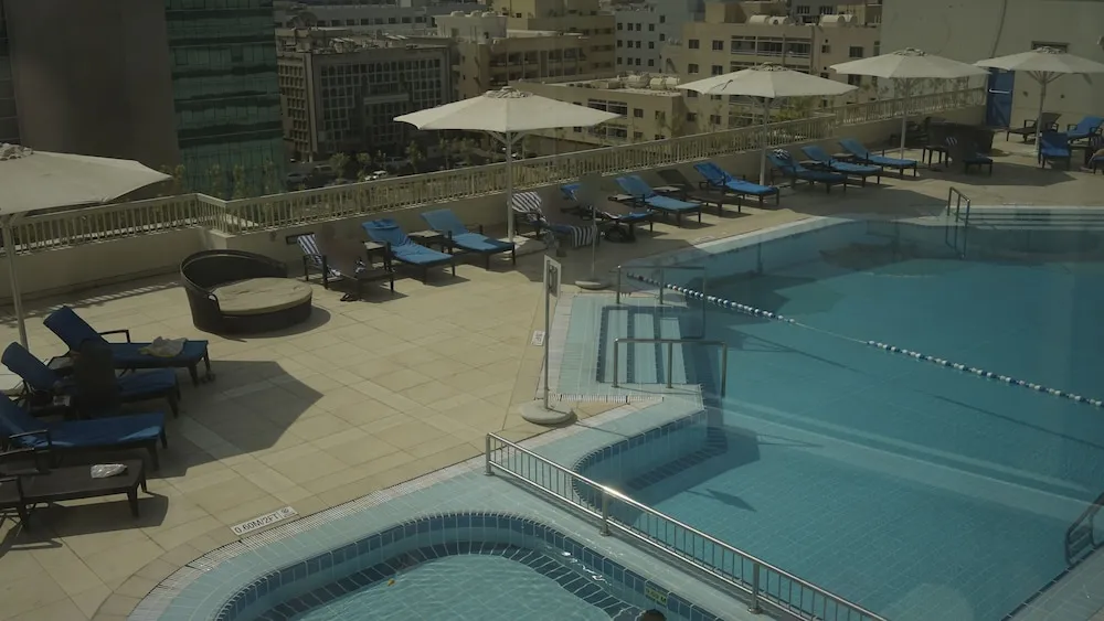 Standard Oda, 1 En Büyük (King) Boy Yatak, engellilere uygun küvet, Club Dinlenme Salonu Girişi