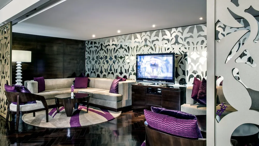 Süit, 1 Yatak Odası, engellilere uygun küvet, Club Dinlenme Salonu Girişi (Business Lounge Access)