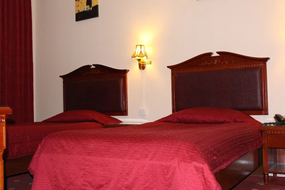 Tek Büyük veya İki Ayrı Yataklı Oda