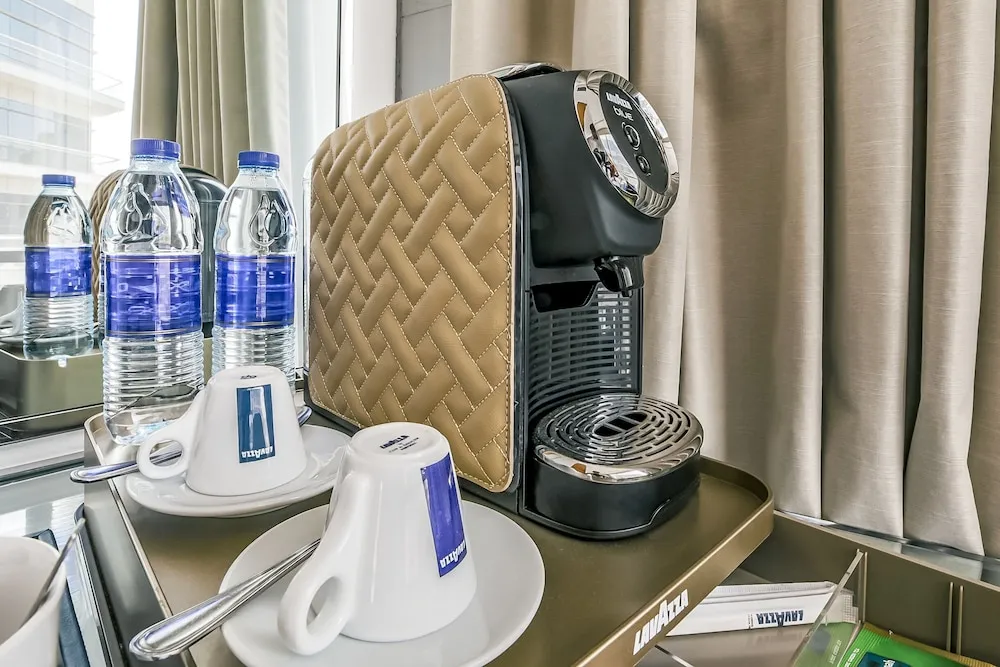 Deluxe Creekview King Bed