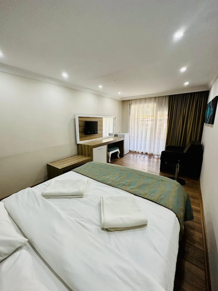 Standard Oda, Balkon, Bahçe Manzaralı