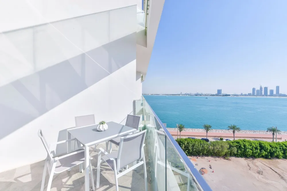 Ultra Deluxe Palm 1BR Apartment