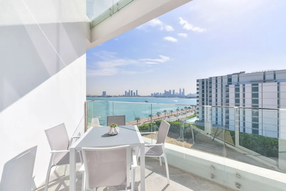 Ultra Deluxe Palm 1BR Apartment