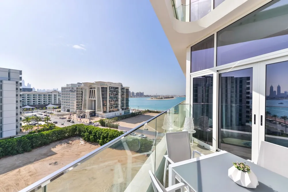 Ultra Deluxe Palm 1BR Apartment