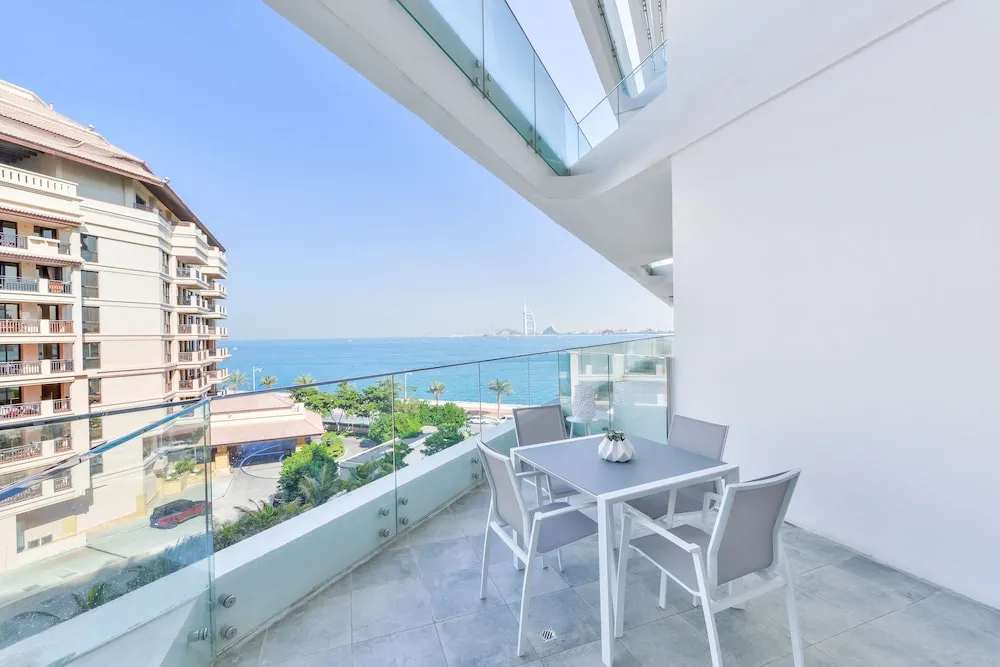 Ultra Deluxe Palm 1BR Apartment