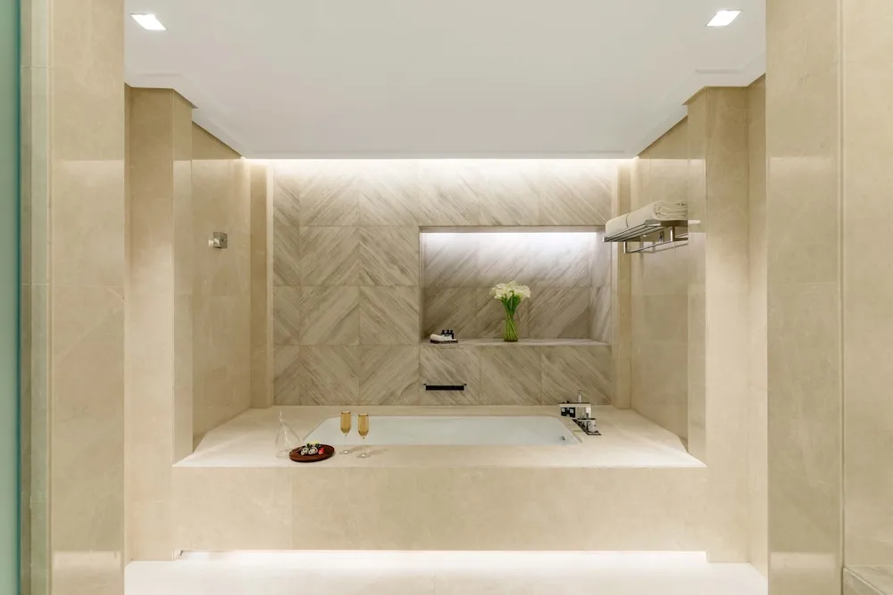 Süit, Deniz Manzaralı (Open Jacuzzi)