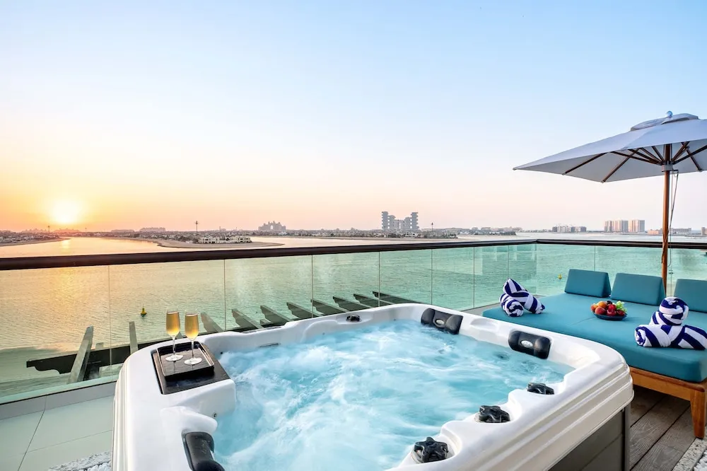 Süit, Deniz Manzaralı (Open Jacuzzi)