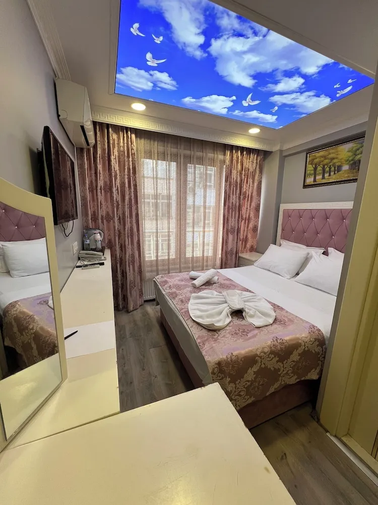 Tek Büyük Yataklı Oda, 1 Büyük (Queen) Boy Yatak, Özel Banyo, Şehir Manzaralı