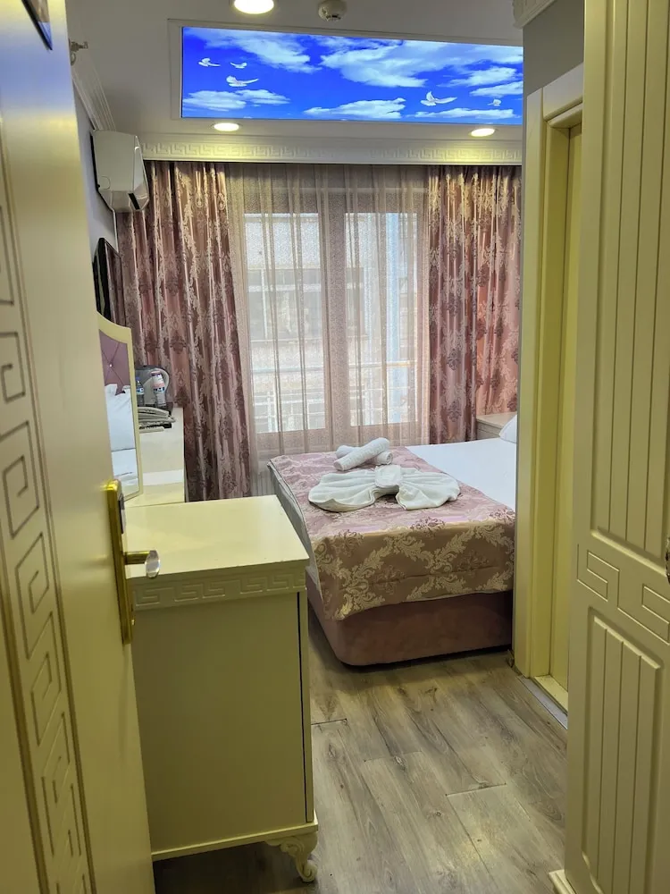 Tek Büyük Yataklı Oda, 1 Büyük (Queen) Boy Yatak, Özel Banyo, Şehir Manzaralı