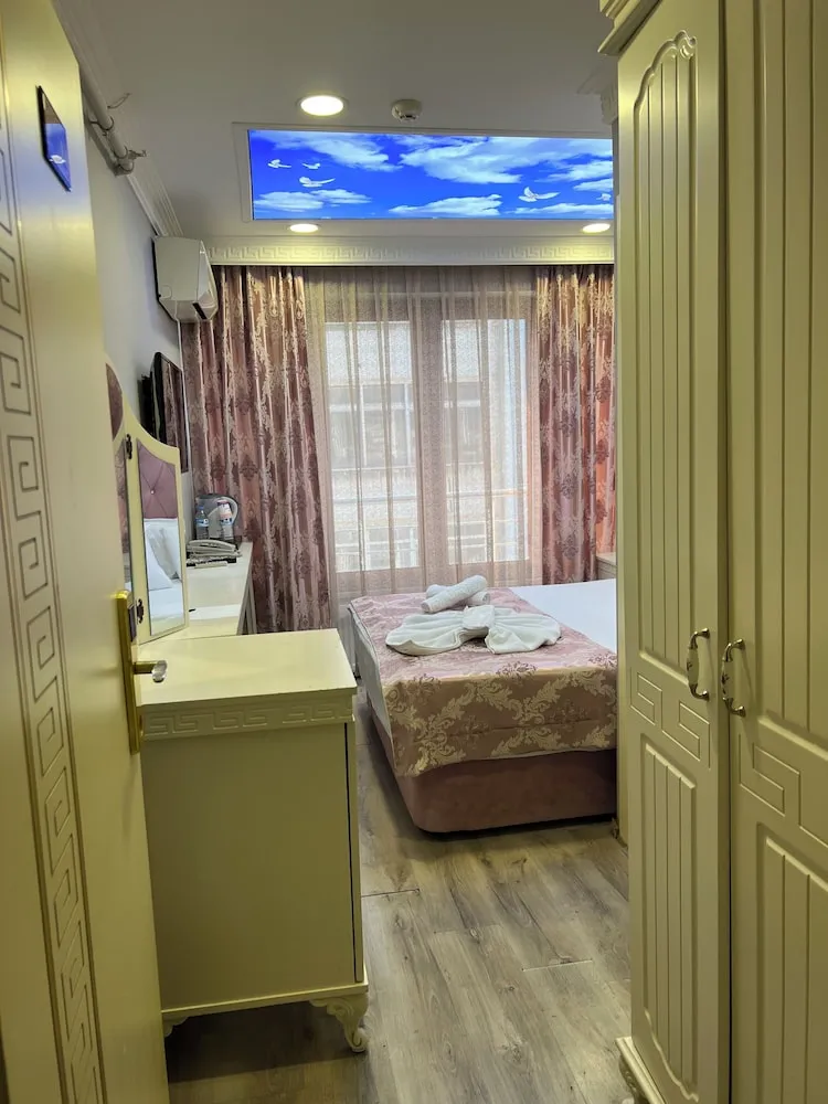 Tek Büyük Yataklı Oda, 1 Büyük (Queen) Boy Yatak, Özel Banyo, Şehir Manzaralı