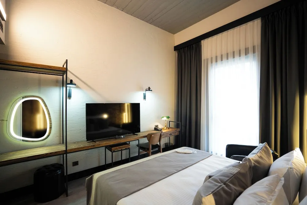 Deluxe Tek Büyük Yataklı Oda