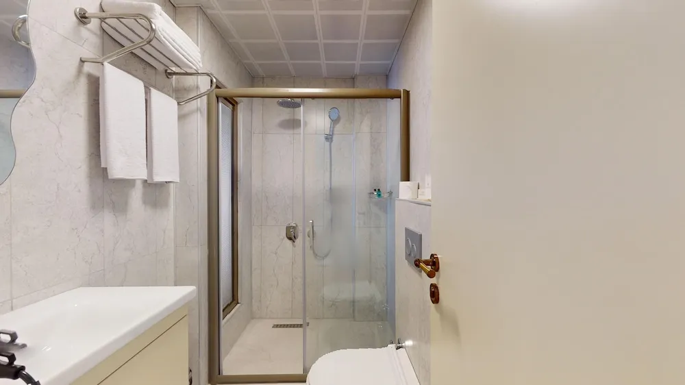 Standard Tek Büyük Yataklı Oda