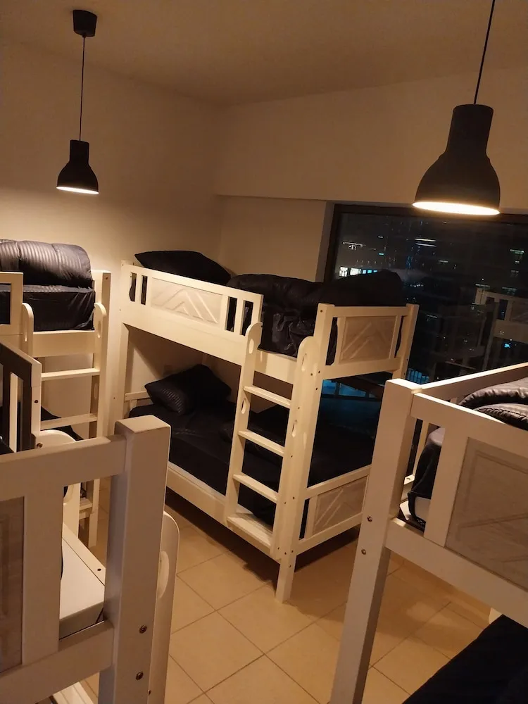 Standard Ortak Ranzalı Oda, Sadece kadınlar için, Sigara İçilmez, Havuz Manzaralı