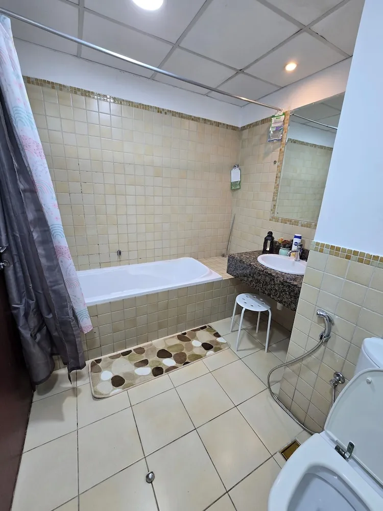 Standard Ortak Ranzalı Oda, Sadece kadınlar için, Sigara İçilmez, Havuz Manzaralı