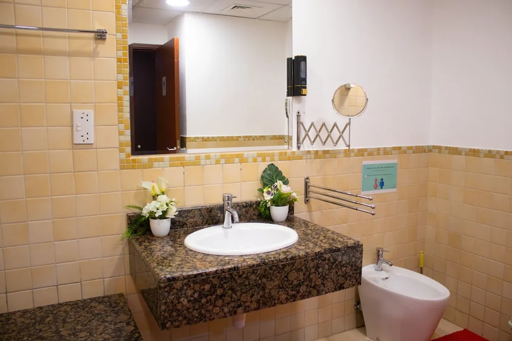 Standard Ortak Ranzalı Oda, Sadece erkekler için, Özel Banyo, Şehir Manzaralı